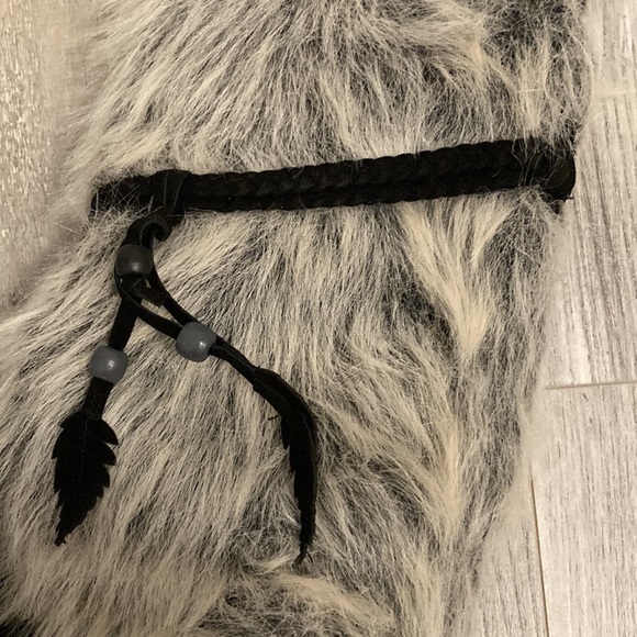 MUKLUKS - Picture 5 of 9